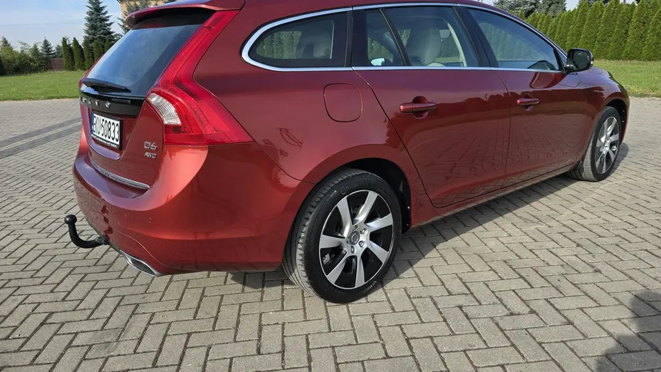 VOLVO V60 -