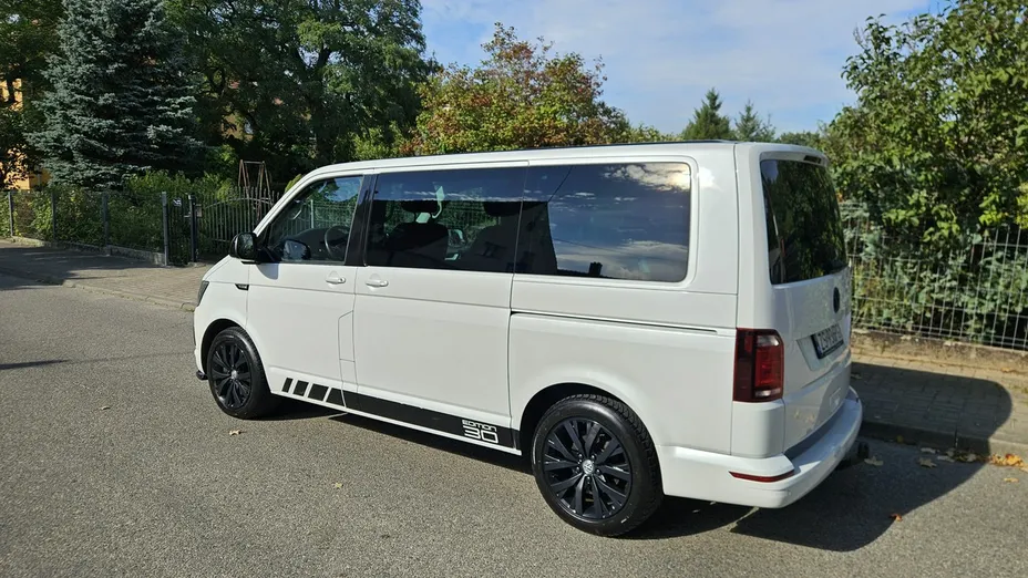 VOLKSWAGEN Multivan -