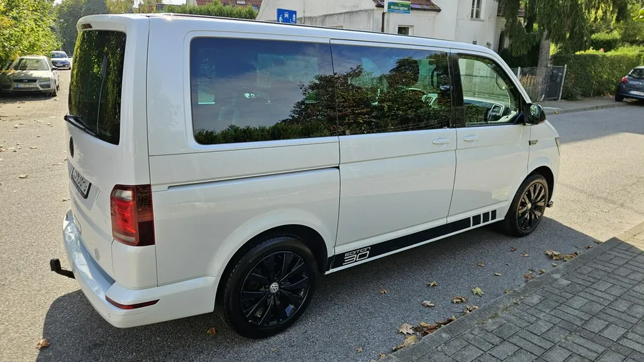 VOLKSWAGEN Multivan -