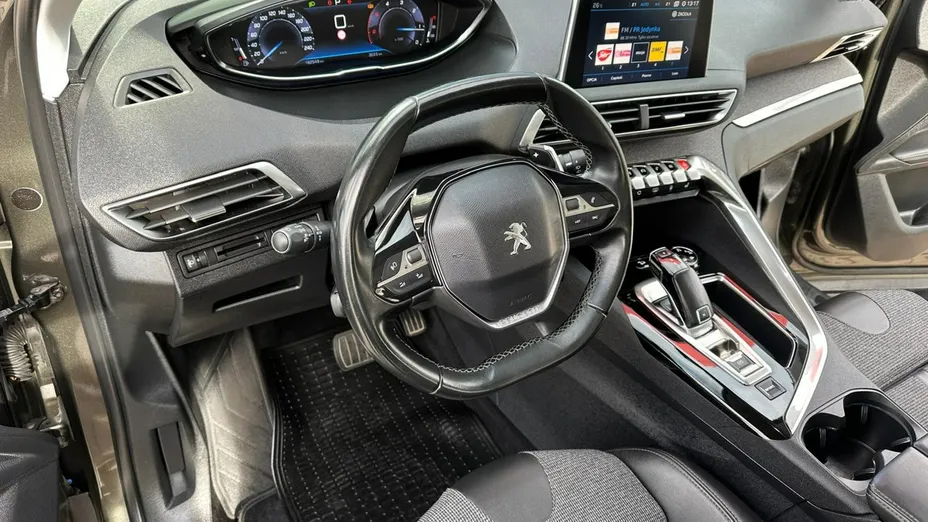 PEUGEOT 5008 -