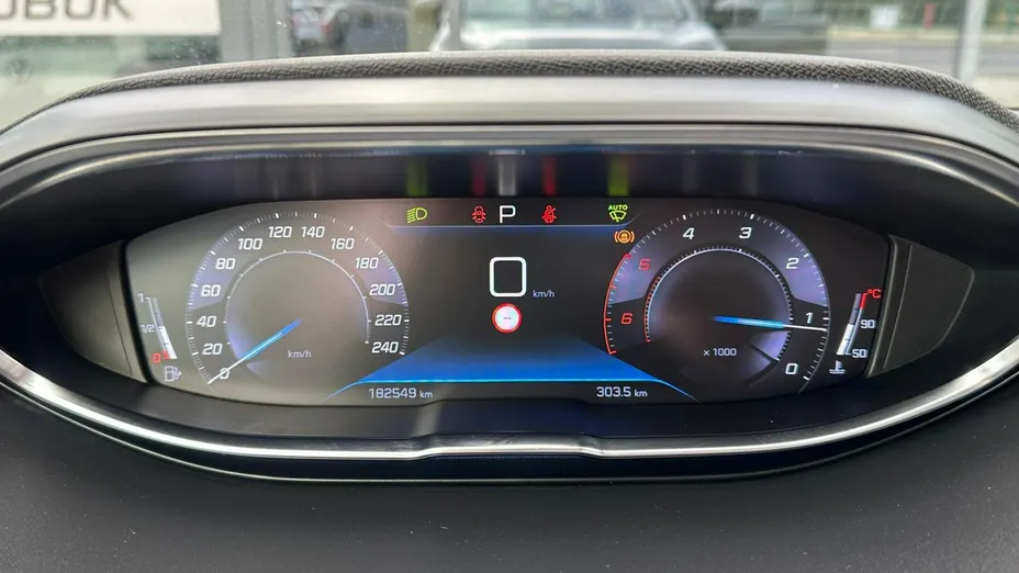 PEUGEOT 5008 -