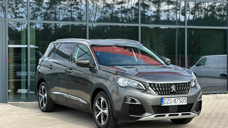 PEUGEOT 5008 -