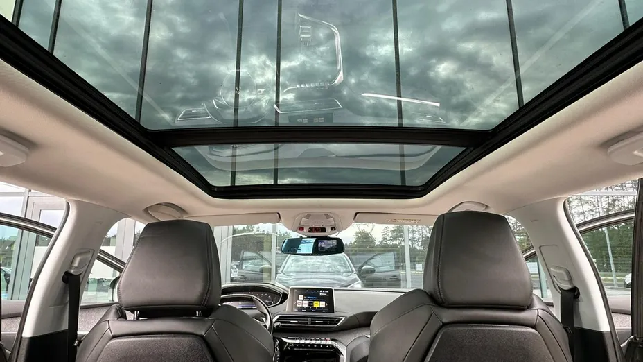 PEUGEOT 5008 -