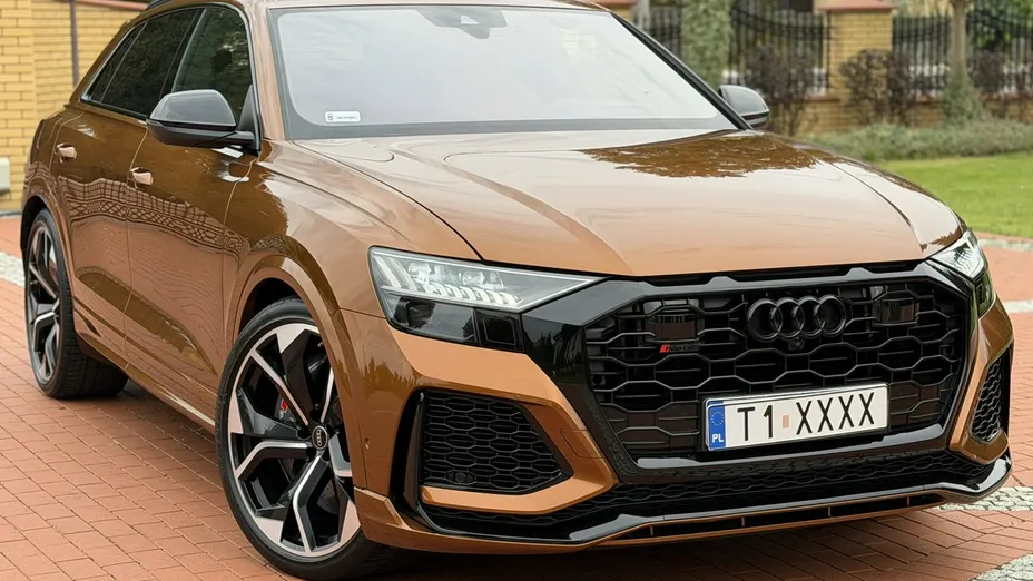 AUDI RS Q8 -