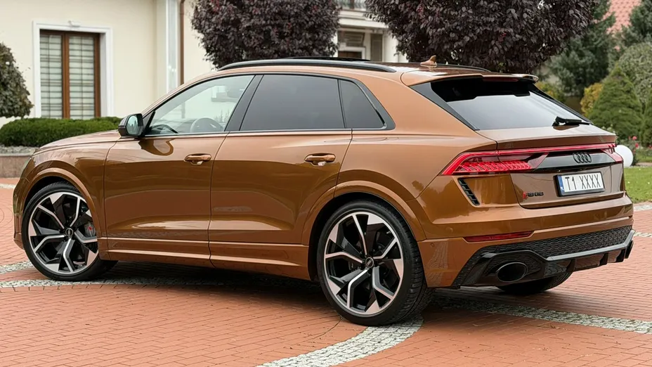 AUDI RS Q8 -
