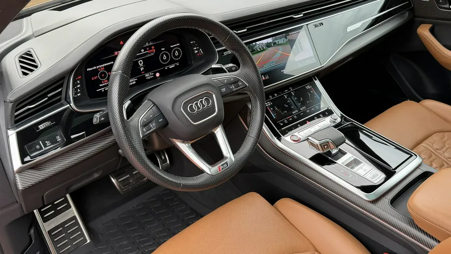 AUDI RS Q8 -