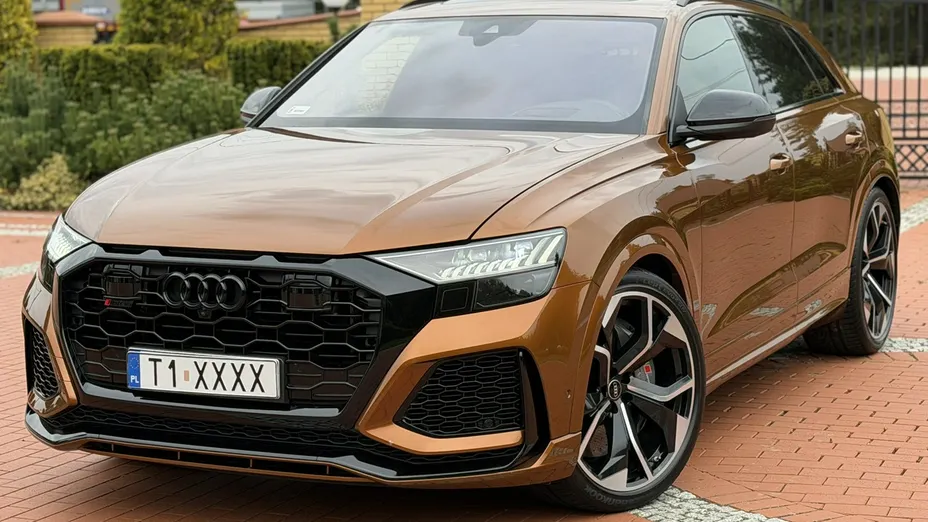 AUDI RS Q8 -