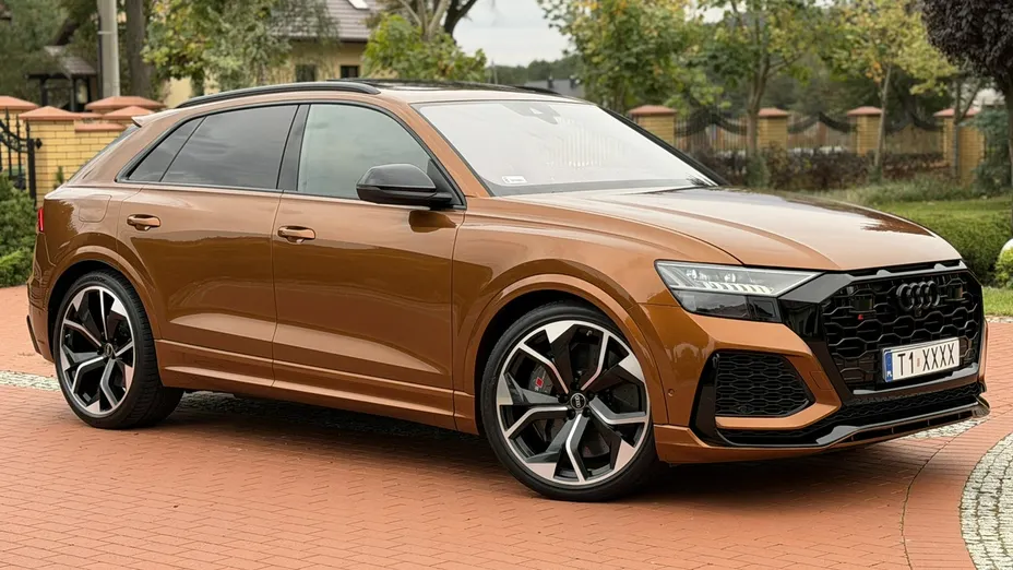 AUDI RS Q8 -