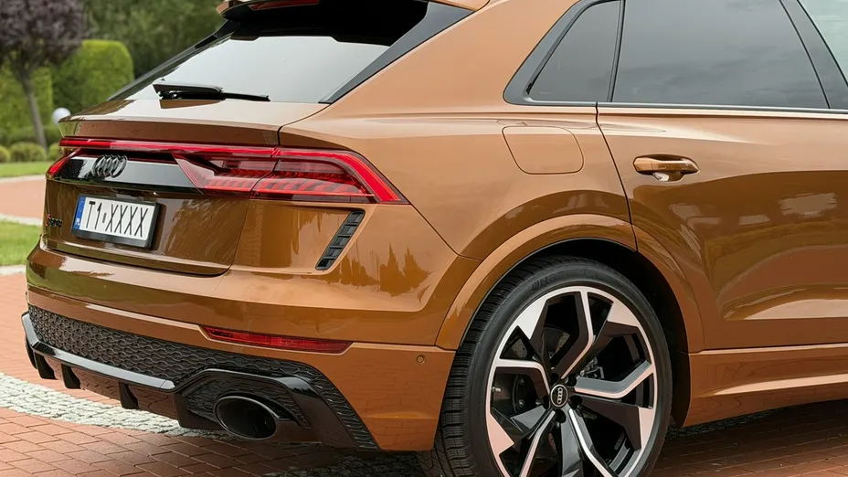 AUDI RS Q8 -