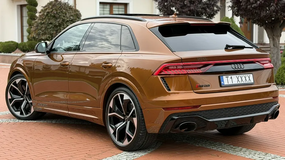 AUDI RS Q8 -