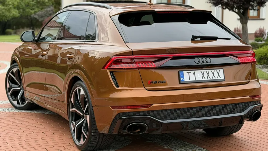 AUDI RS Q8 -