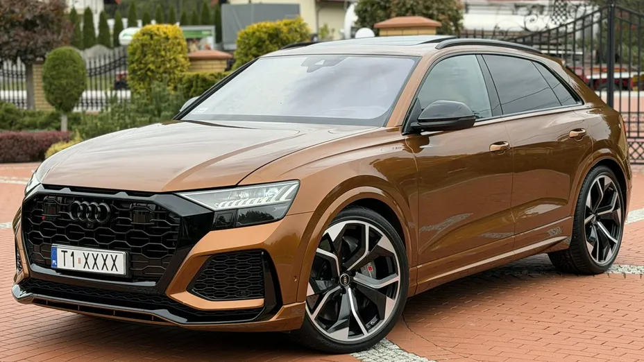 AUDI RS Q8 -