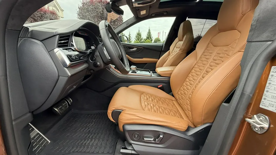 AUDI RS Q8 -