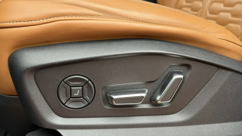 AUDI RS Q8 -