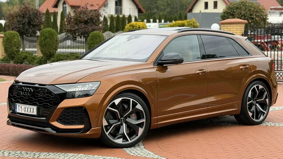 AUDI RS Q8 -