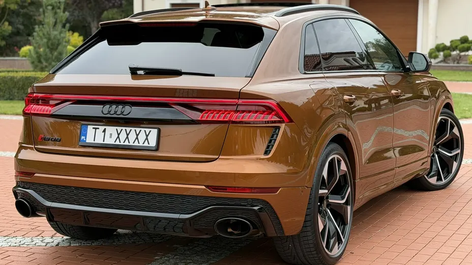 AUDI RS Q8 -