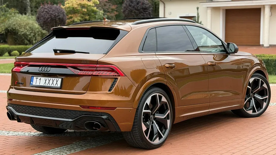 AUDI RS Q8 -