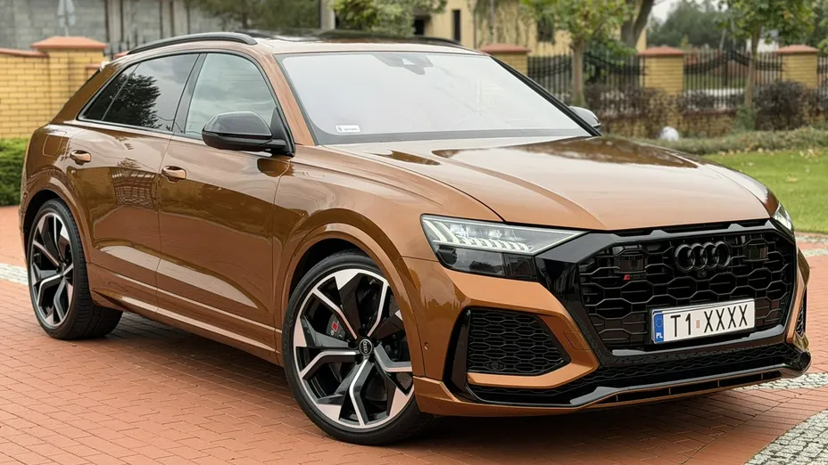 AUDI RS Q8 -