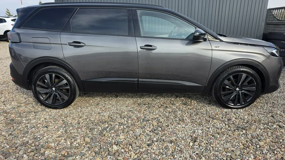 PEUGEOT 5008 -