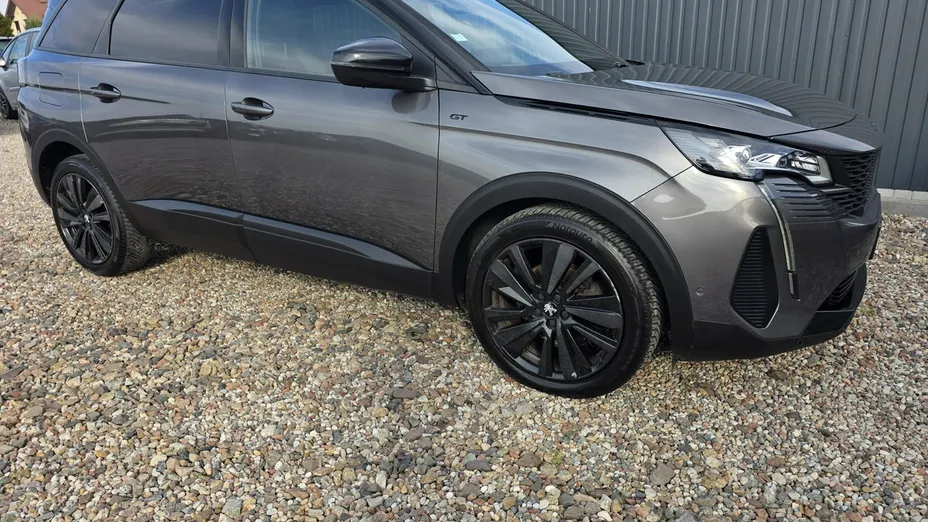 PEUGEOT 5008 -