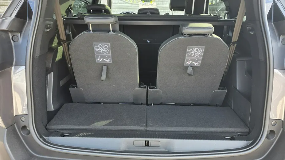 PEUGEOT 5008 -