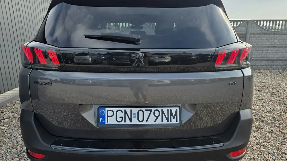 PEUGEOT 5008 -