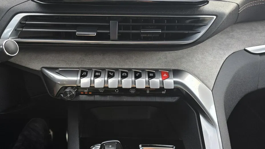 PEUGEOT 5008 -