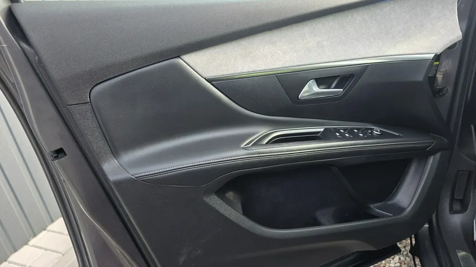 PEUGEOT 5008 -