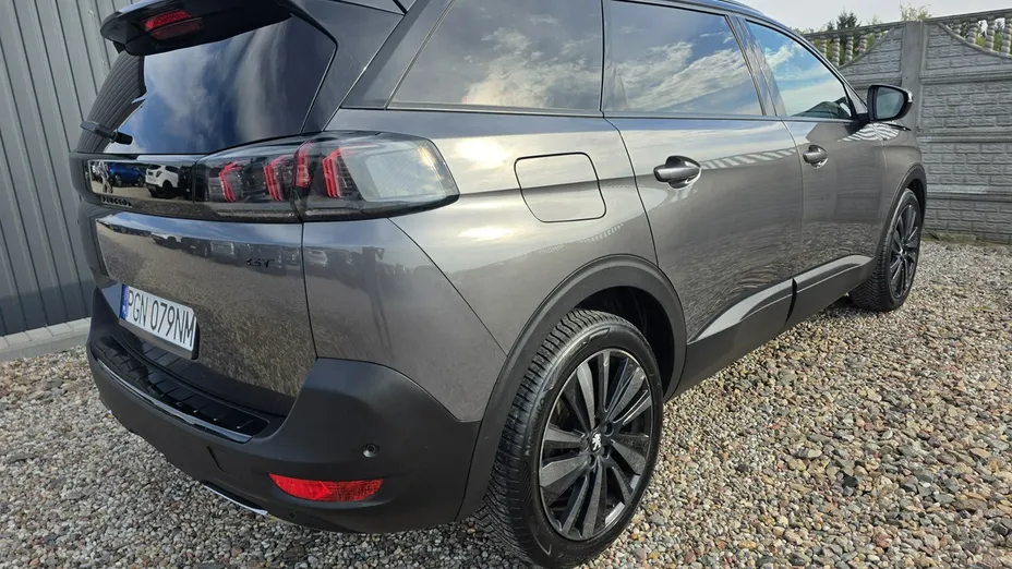 PEUGEOT 5008 -