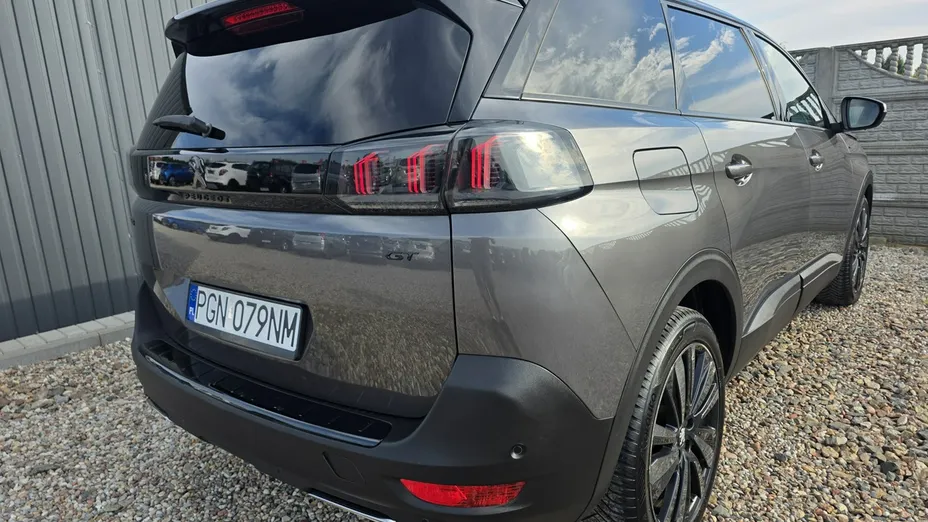 PEUGEOT 5008 -