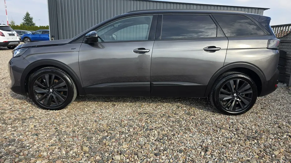 PEUGEOT 5008 -