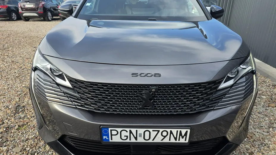 PEUGEOT 5008 -