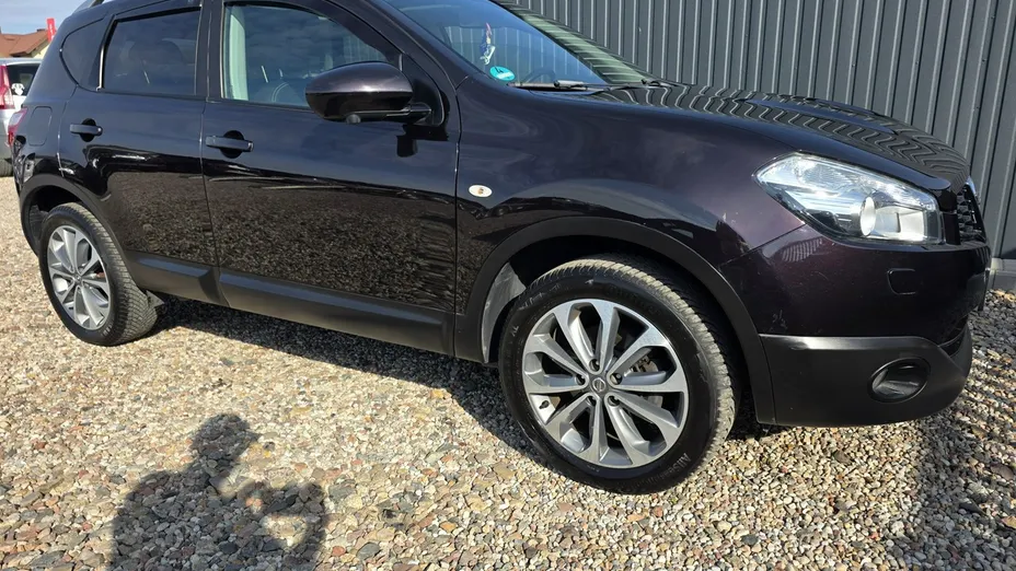 NISSAN Qashqai -
