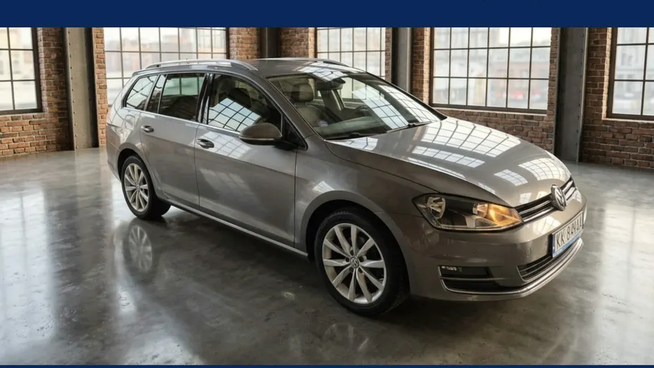 VOLKSWAGEN Golf -