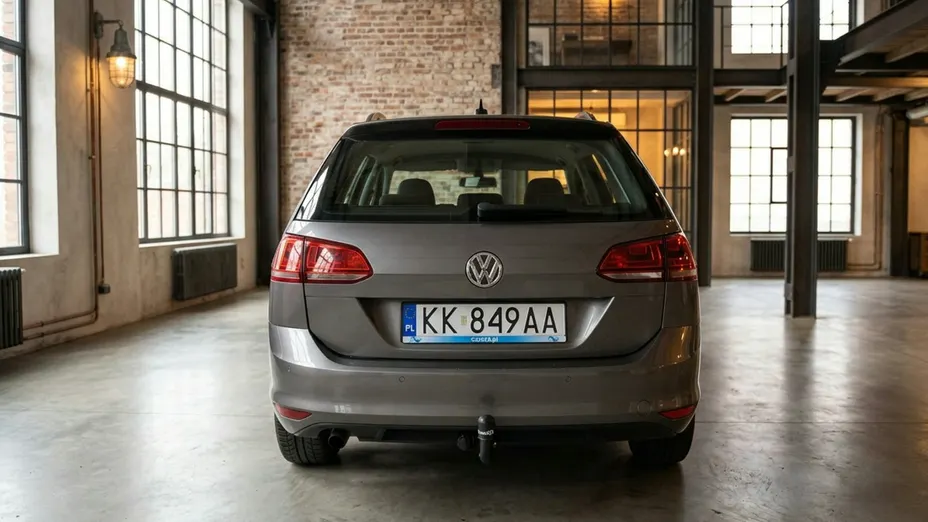 VOLKSWAGEN Golf -