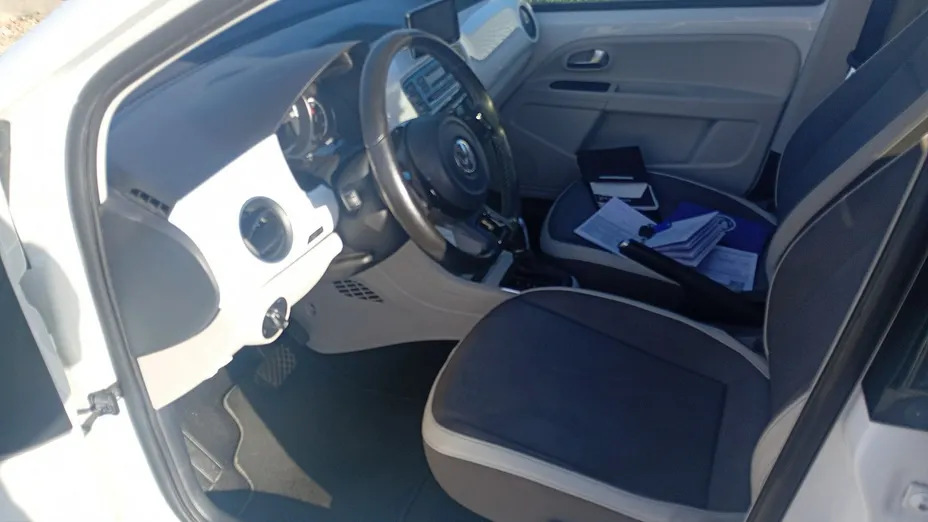 VOLKSWAGEN up! -