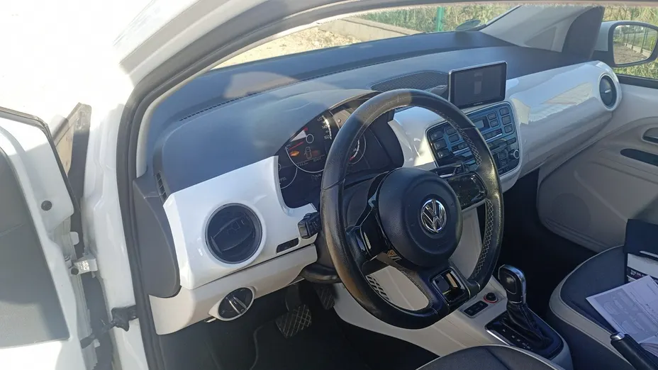 VOLKSWAGEN up! -