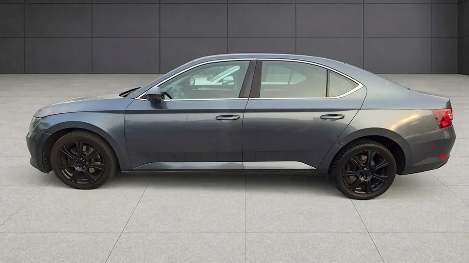 SKODA Superb -