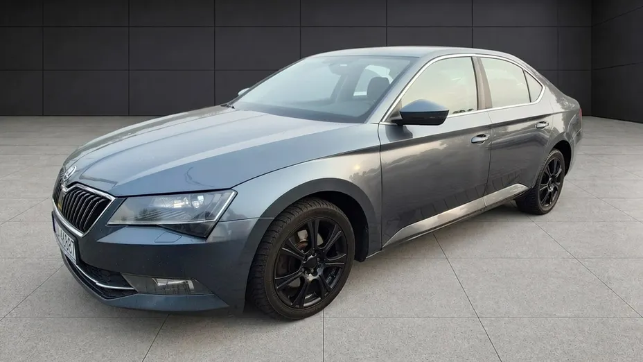 SKODA Superb -