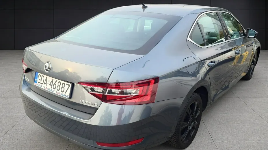 SKODA Superb -