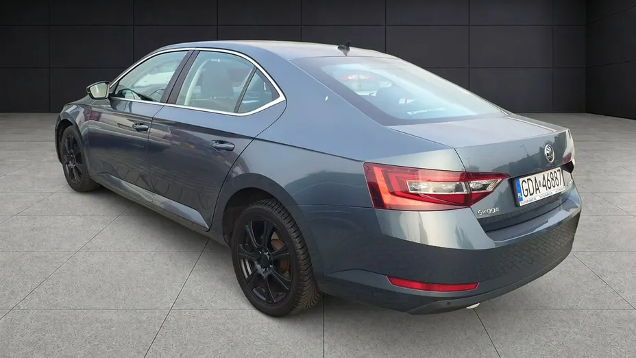 SKODA Superb -