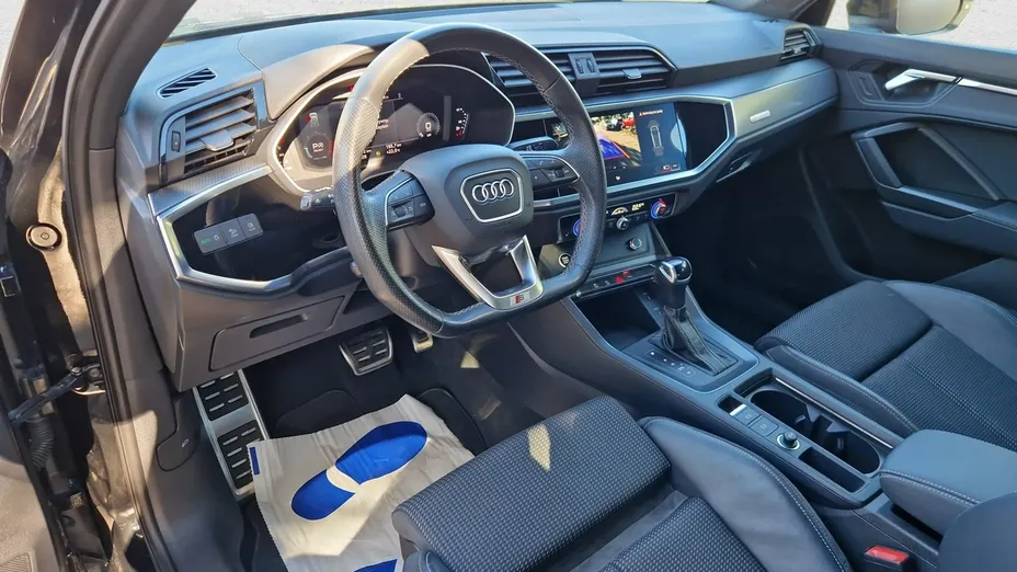 AUDI Q3 -