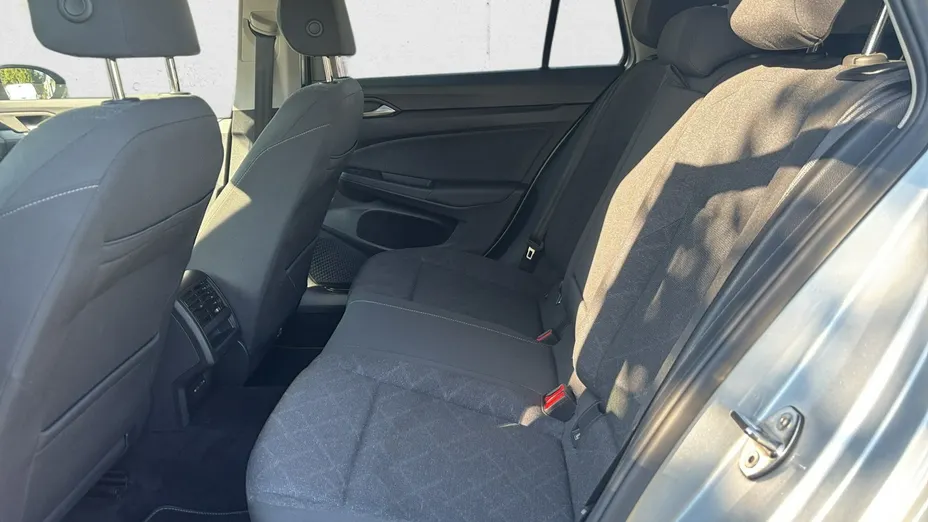 VOLKSWAGEN Golf -