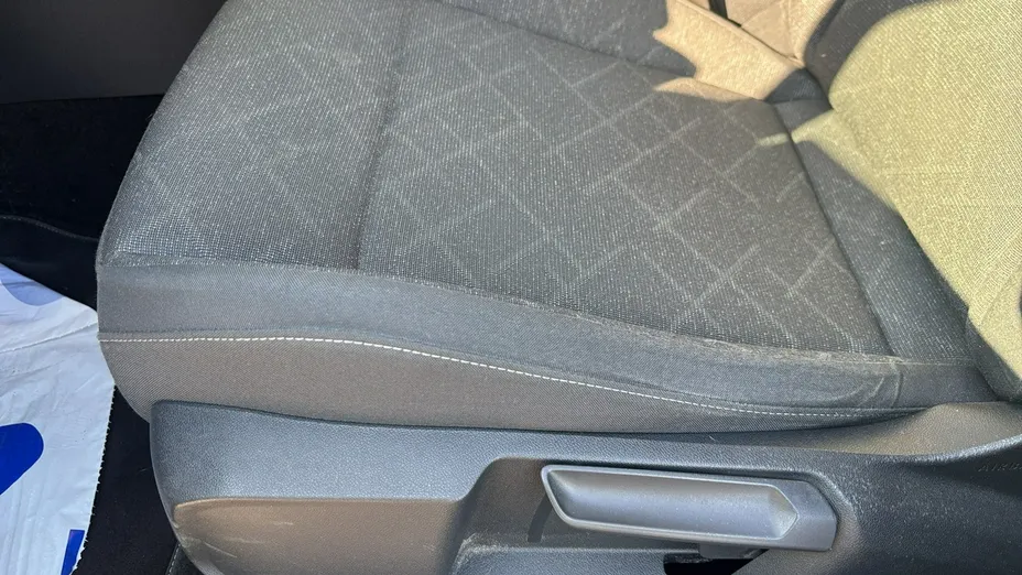 VOLKSWAGEN Golf -