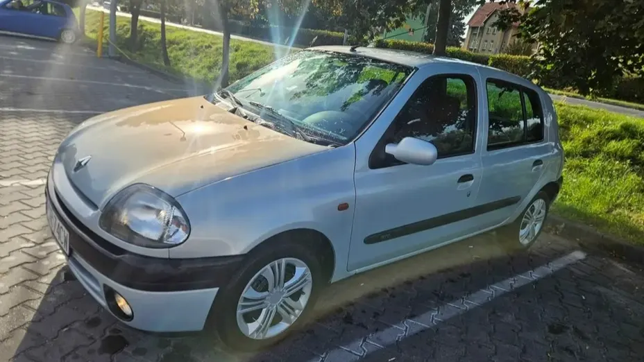 RENAULT Clio -