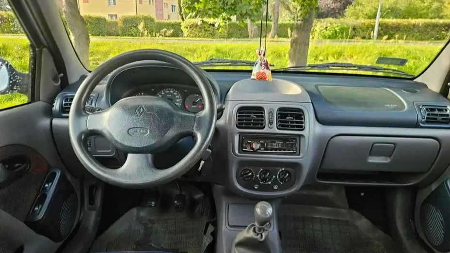 RENAULT Clio -