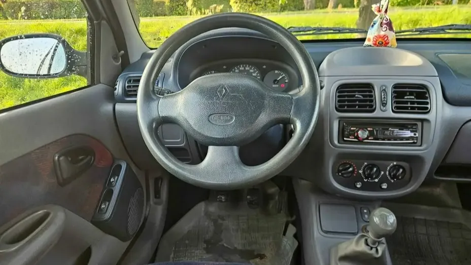 RENAULT Clio -