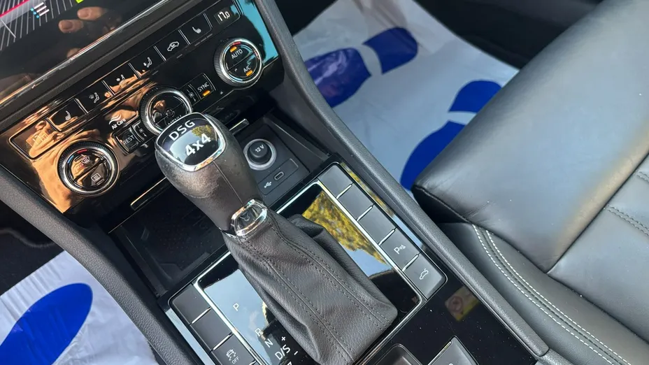 SKODA Superb -