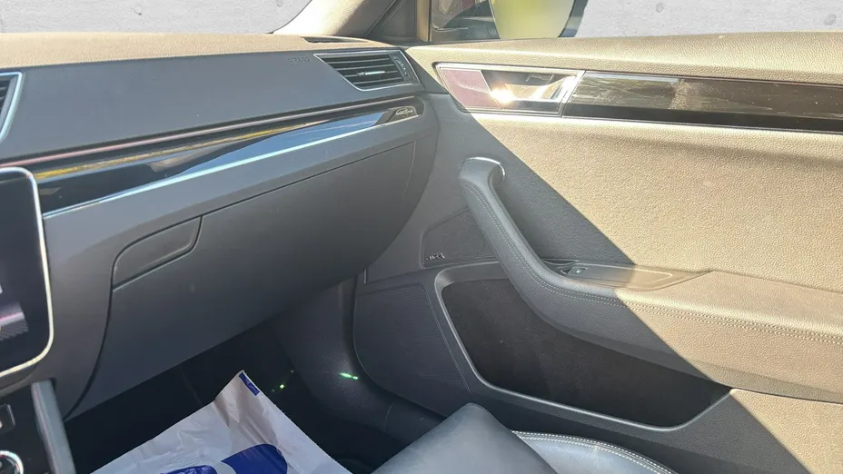 SKODA Superb -