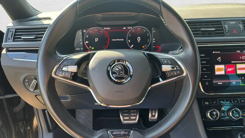 SKODA Superb -